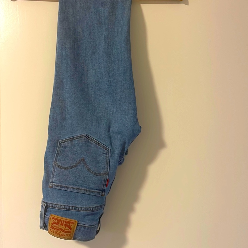 Levi’s 314 Shaping Straight Jeans